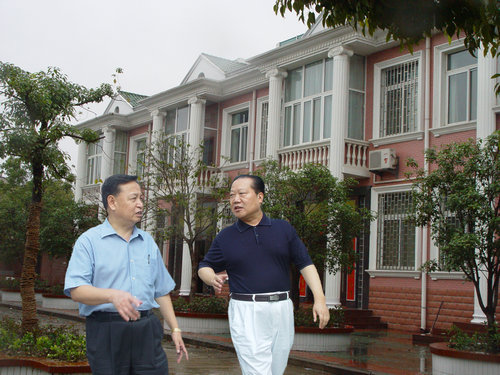中共湖北省委書(shū)記羅清泉同志到福星基地視察新農(nóng)村建設(shè)情況
